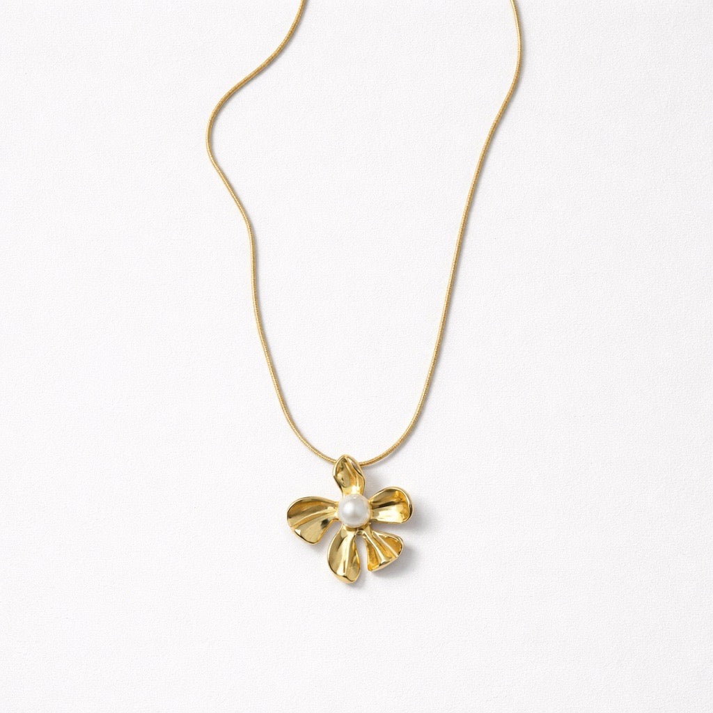 Collana perle fiore