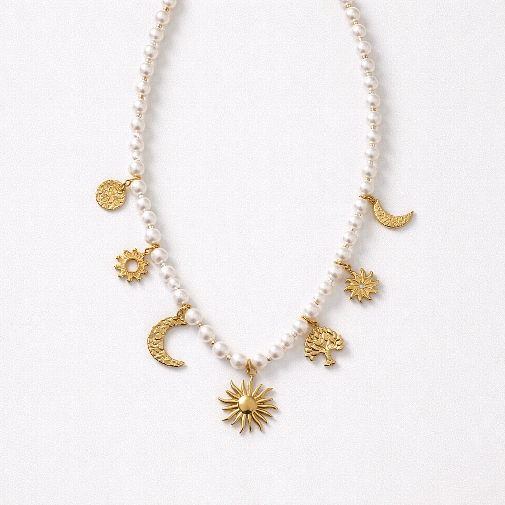 Collana perle con charms sole