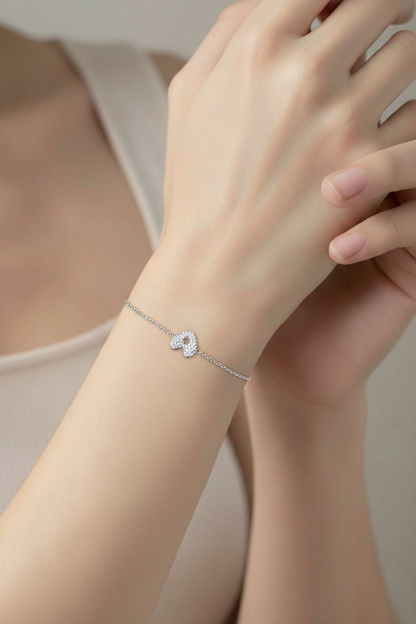 Bracciale regolabile acciaio letterina bold brillantata