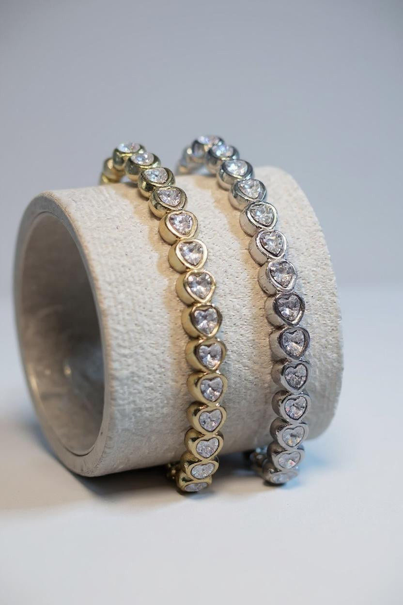 Bracciale rigido acciaio manetta cuori strass