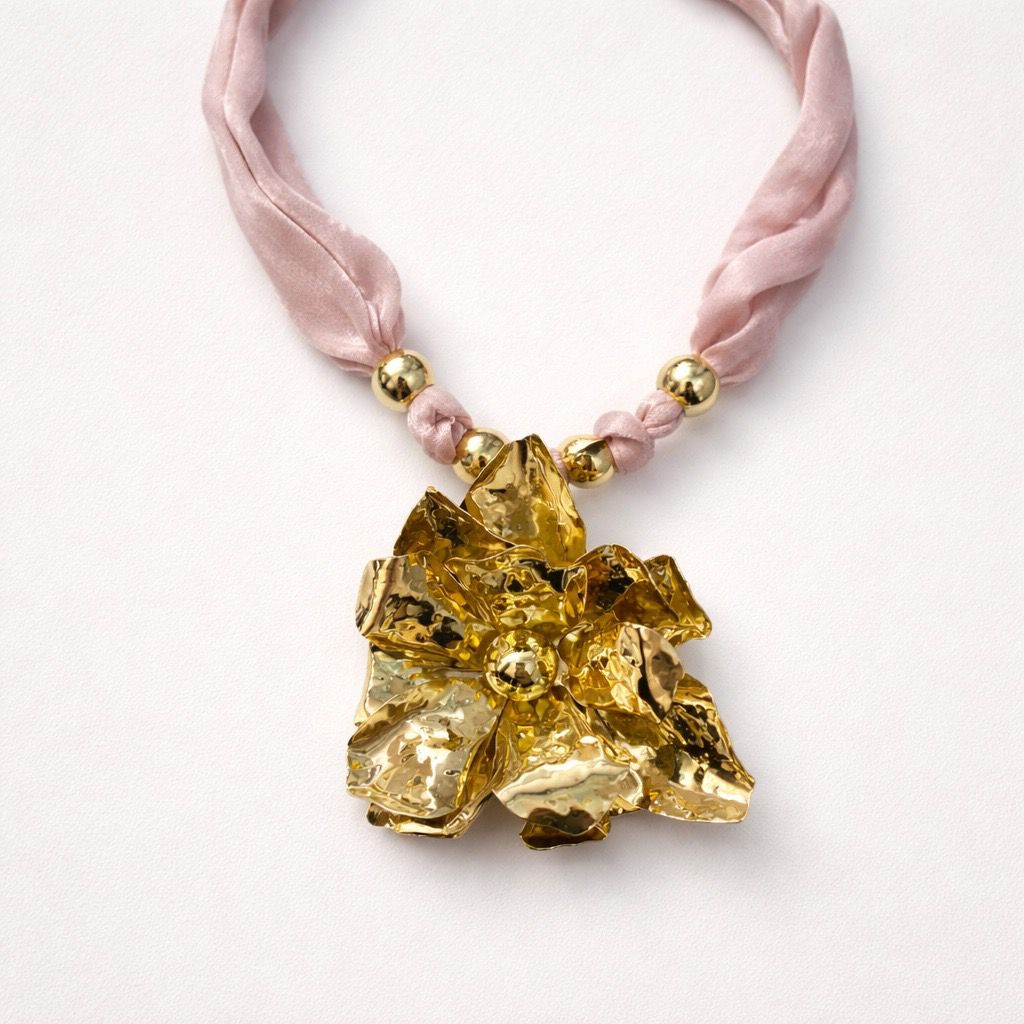 Collana regolabile stoffa fiore acciaio