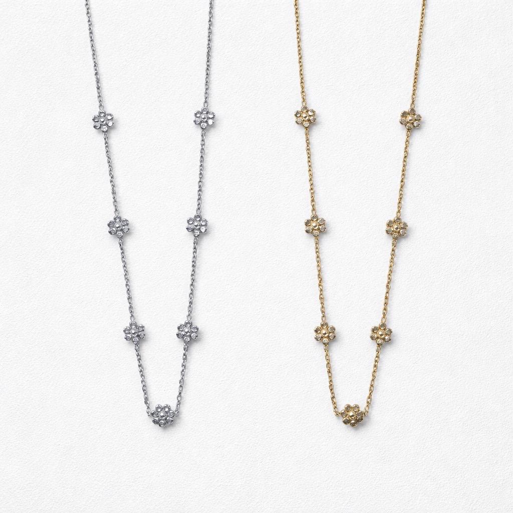 Collana regolabile acciaio fiorellini strass