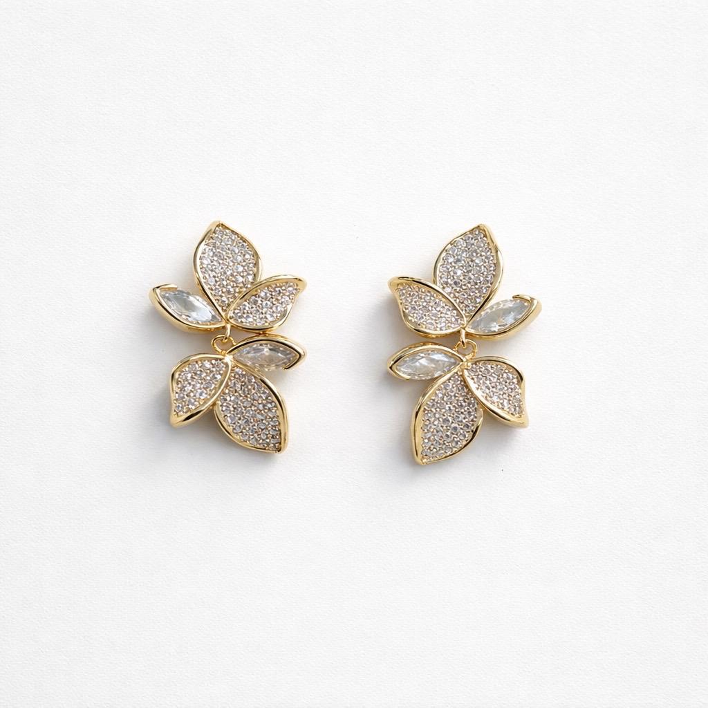 Orecchini pendenti foglie strass