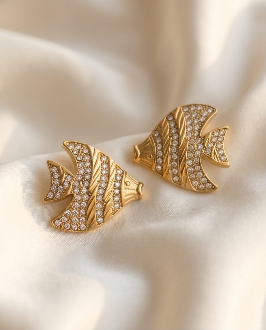 Orecchini lobo acciaio pesce strass 2cm