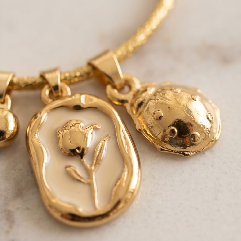 Collana regolabile cordino magnetico fiore cuore