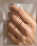 Anello acciaio nodino strass