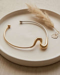 Collana choker rigida onda