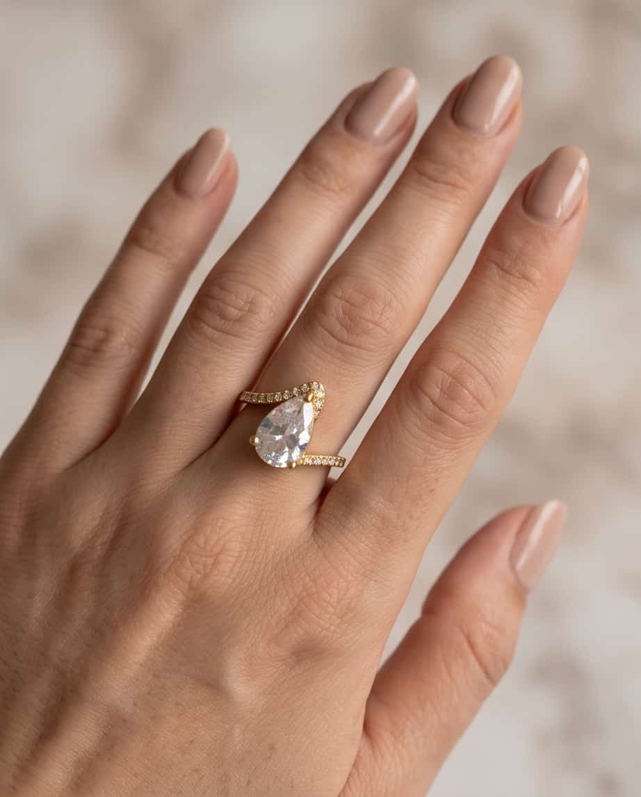 Anello acciaio goccia zircone