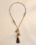 Collana regolabile acciaio charm pietra e ciuffo