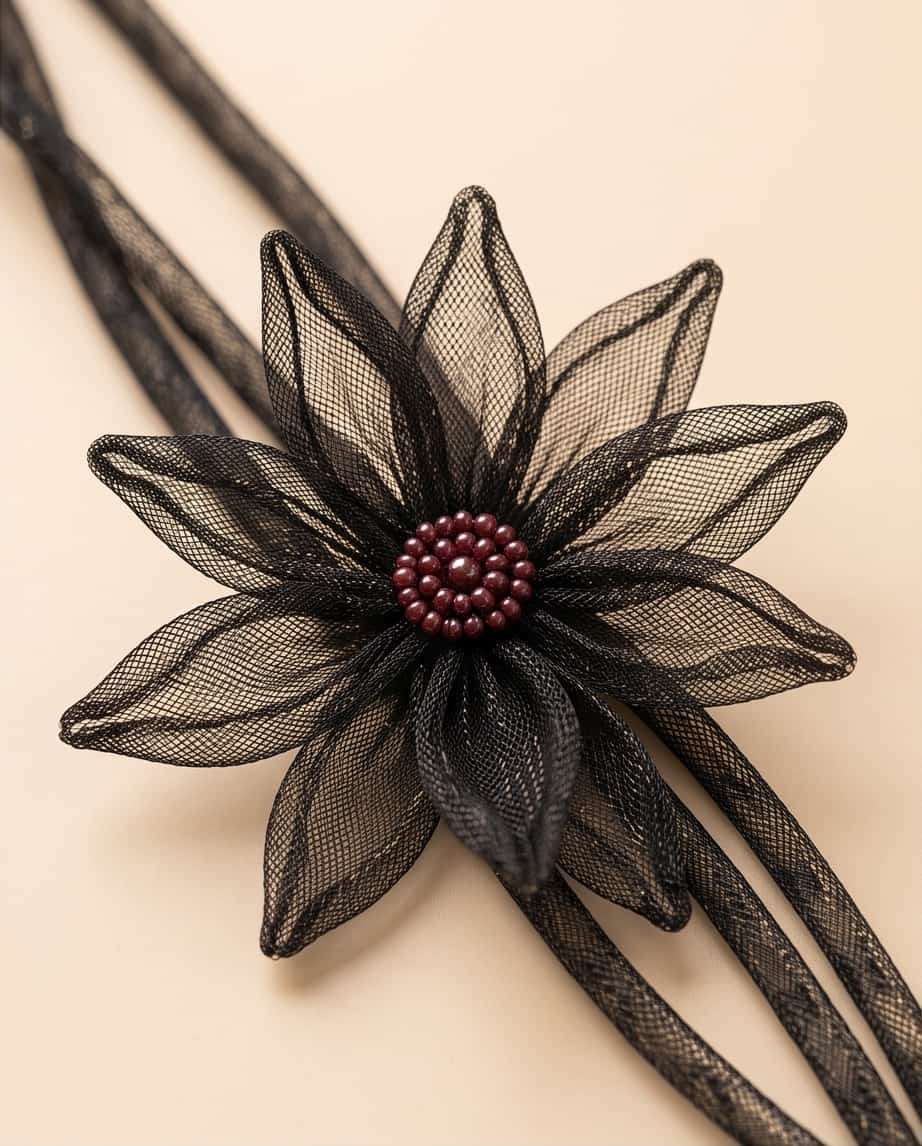 Collana lunga metallo triplo tubo nylon e vetro fiore