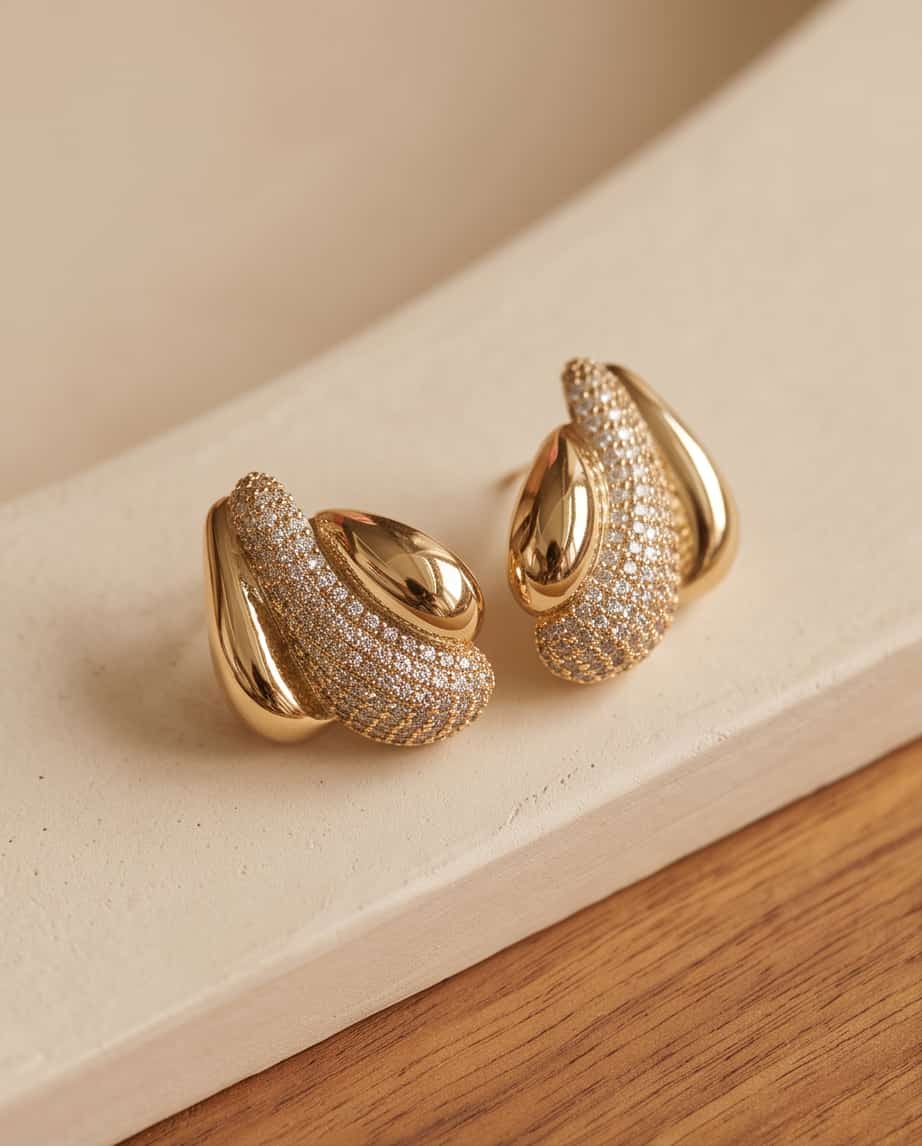 Orecchini lobo metallo ottone strass