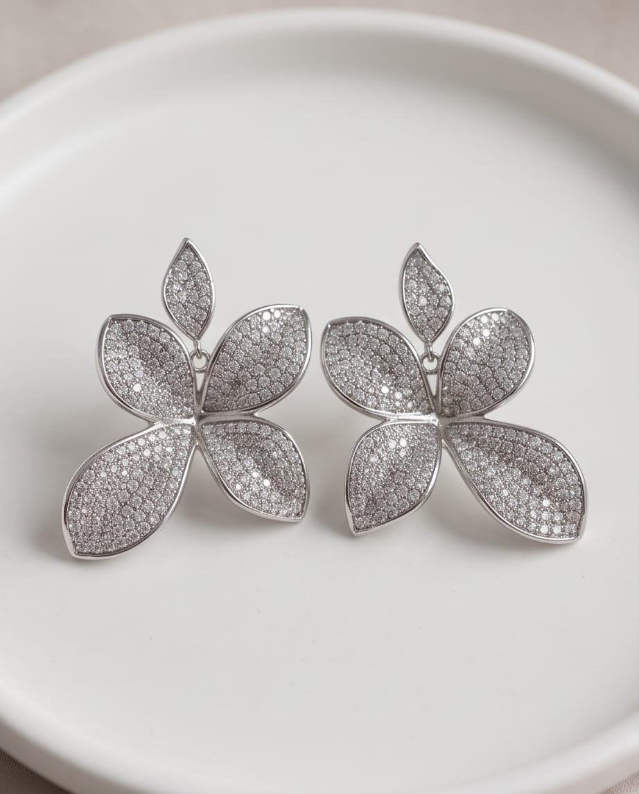 Orecchini lobo metallo fiore strass