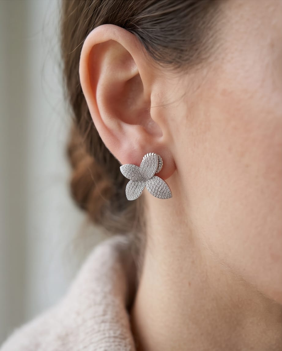 Orecchini lobo metallo fiore strass