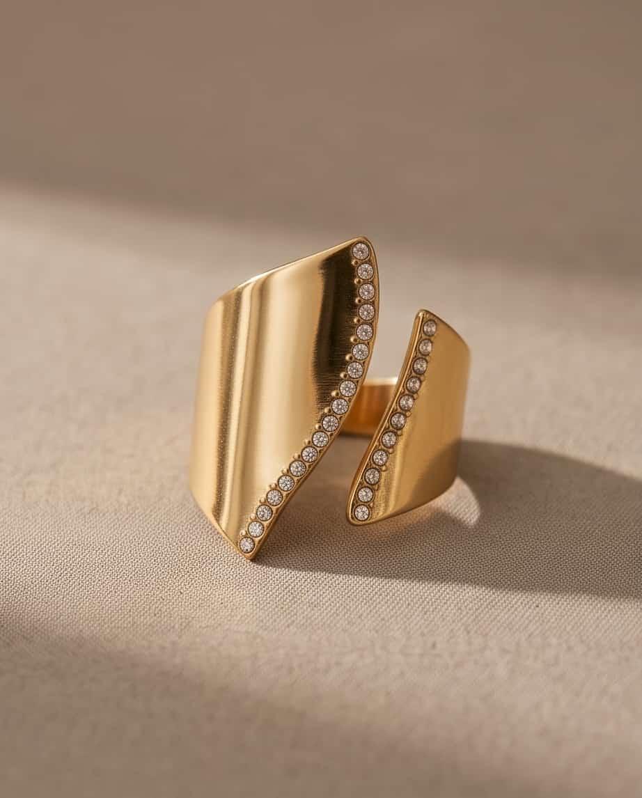 Anello acciaio liscio e strass