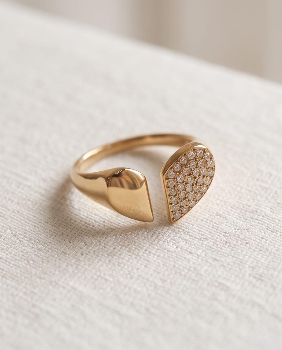Anello acciaio liscio e strass cuore
