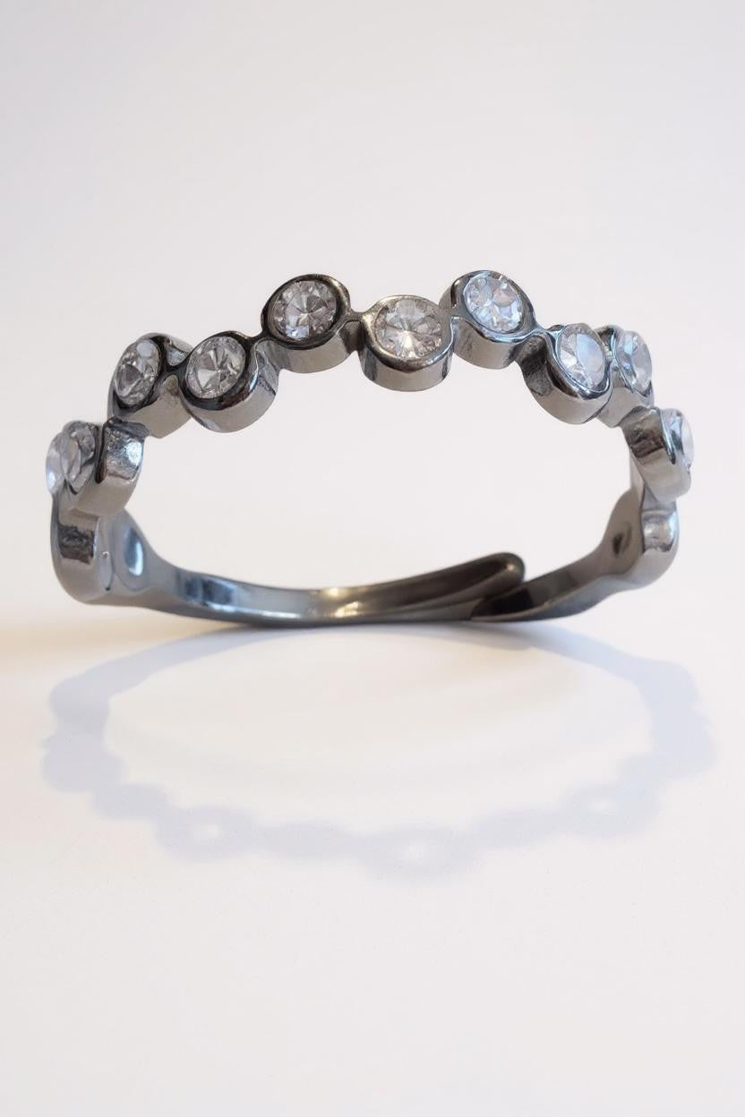 Anello acciaio zig zag strass